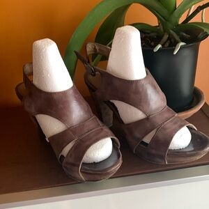 VIRUS sandals, made in Portugal, leather, platform 2.5 cm., heels (10 cm)